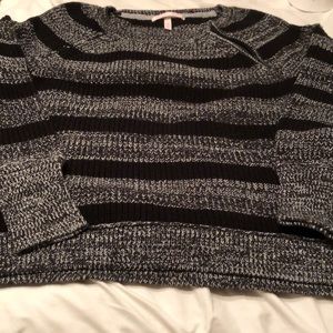 VS heavy knit sweater w/ zipper design